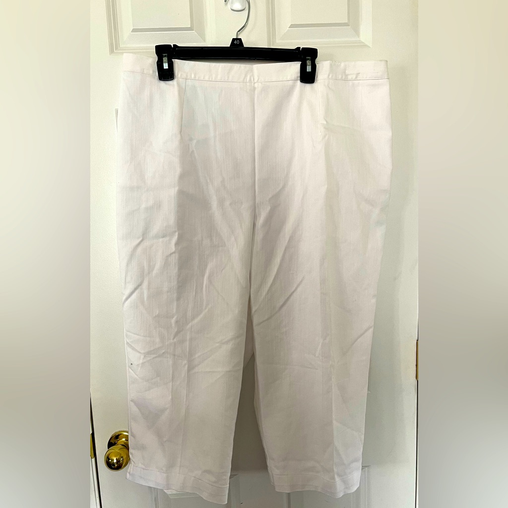 Nwt Womenâs $52 Alfred Dunner Capri Pants, Sz 22w